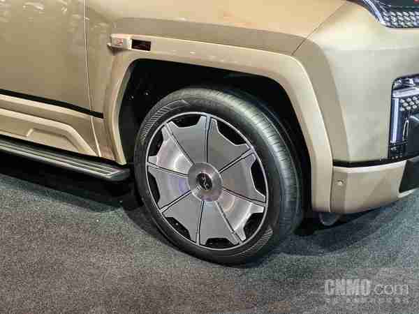 仰望U8L正式亮相上海国际车展！采用甲骨文黄金车标