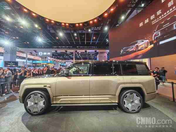 仰望U8L正式亮相上海国际车展！采用甲骨文黄金车标