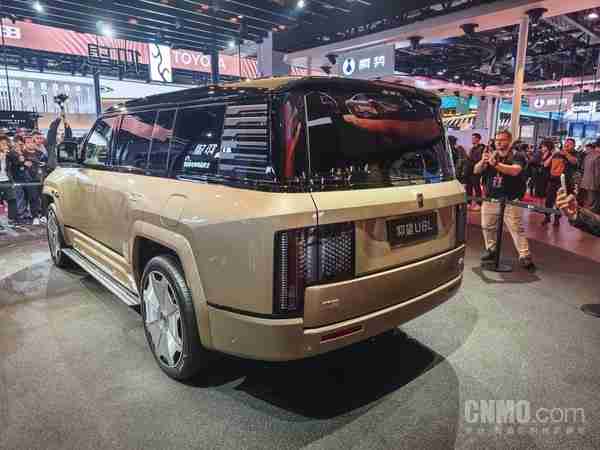 仰望U8L正式亮相上海国际车展！采用甲骨文黄金车标