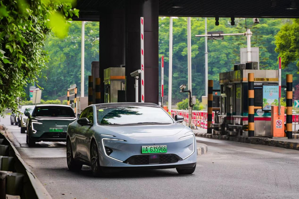 “宠客”出击！阿维塔志愿者免费接驳游客直达荣昌