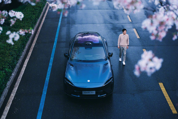 小米YU7试生产曝光用于展车及测试