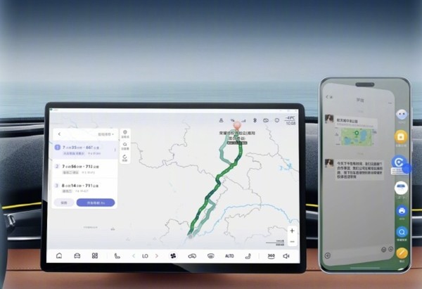 深蓝S05首发亮相，体验荣耀车联无缝流转