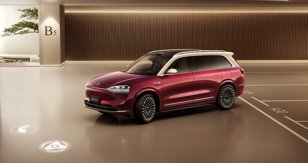 曝鸿蒙智行上周新增订单破1.1万 问界M9重夺50万销冠