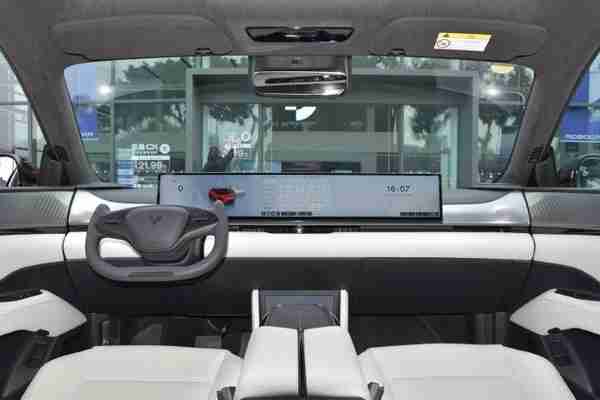 法拉第未来新车被质疑是极越01 外观内饰一模一样?