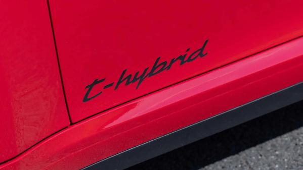 保时捷调整研发战略:放缓纯电节奏 加码混动布局