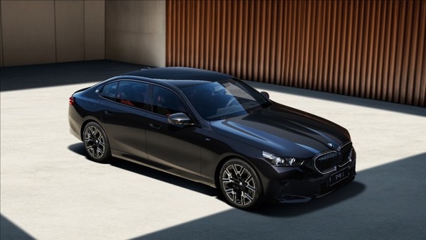 宝马5系价格战火热，线下最低仅26.68万