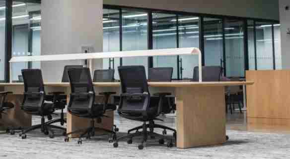 微软计划裁员3%约6000人! 应对变化激烈的市场波动