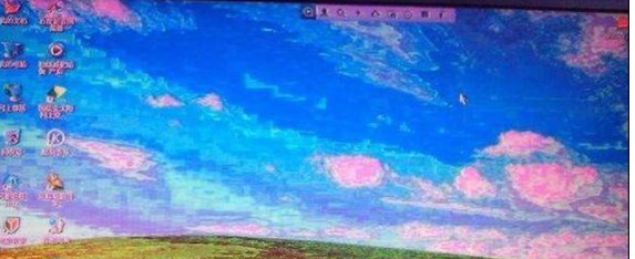 电脑花屏是显卡问题还是屏幕问题