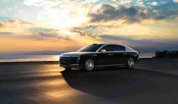 尊界S800上市 首发华为ADS 4.0 售70.8万至101.8万