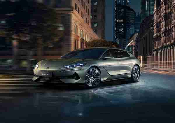 腾势赵长江回应圆规掉头磨胎问题 一年仅磨损0.05mm