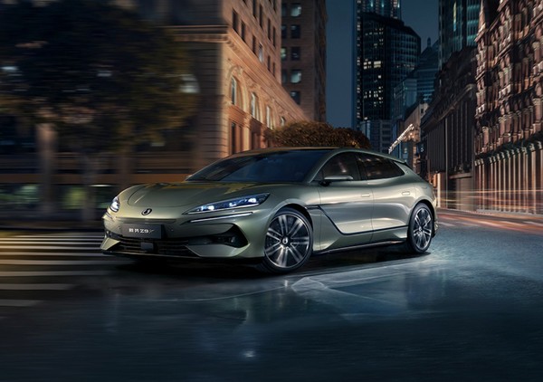 腾势赵长江回应圆规掉头磨胎争议：一年才磨损0.05mm？