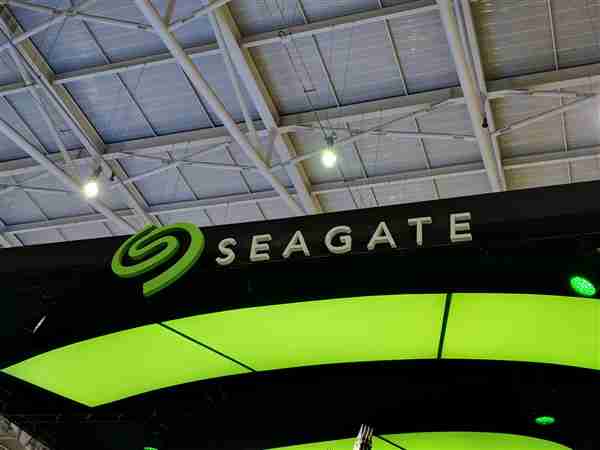 希捷公布机械硬盘容量路线图：100TB都不是事儿