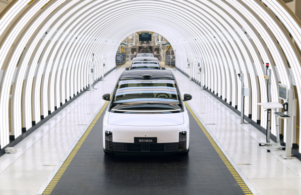 理想高管曝被催单！MEGAHome火了，产能加速提升