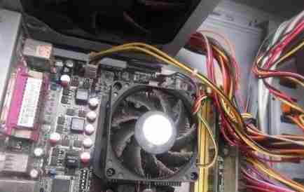 电脑机箱风扇声音大怎么办?