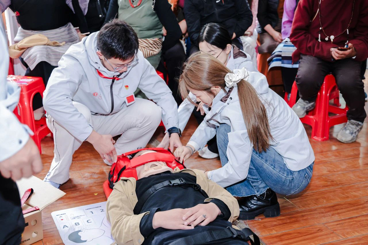 BOE(京东方)“照亮成长路”公益项目新十年启幕 科技无界照亮美好未来