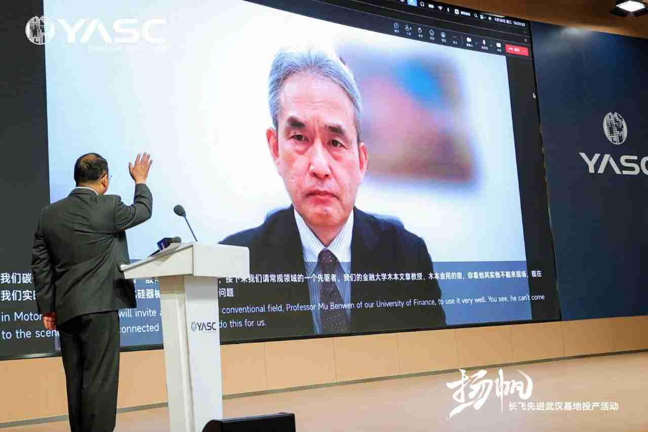 长飞先进武汉基地首片晶圆正式下线