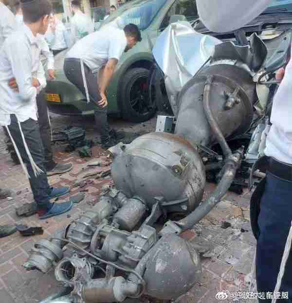 国外一台小鹏G6被火箭发动机残骸击中 车头都被砸没了