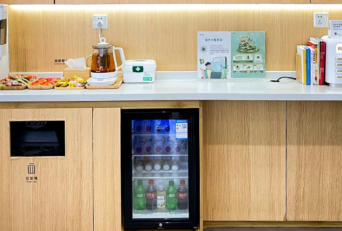 OPPO：近 400 家服务中心提供免费冷饮，7~9 月到店送修设备（包含贴膜、清洁保养）可享