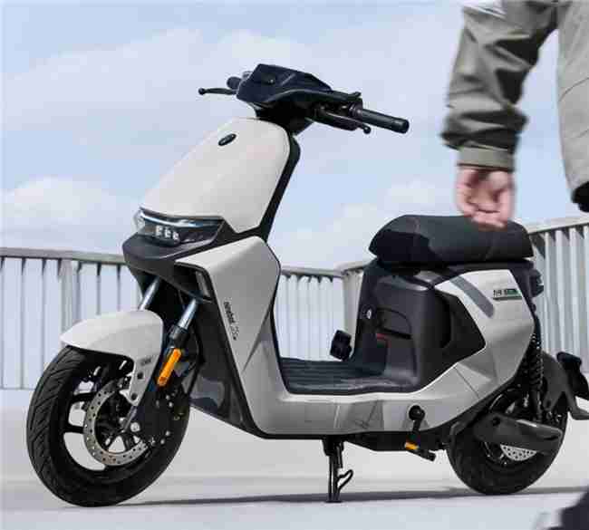 九号电动Mz MIX 2025怎么样？全面对比极核AE5i，哪款体验更好？