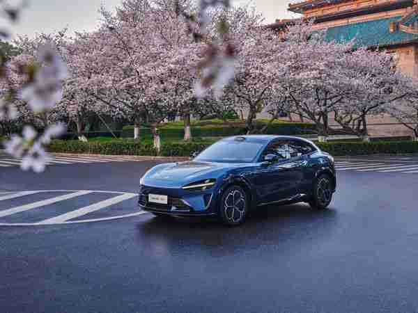 雷军和李想互动 小米YU7+理想i6要干翻BBA的35C?