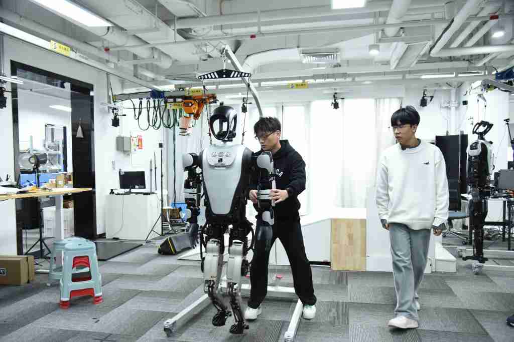 银河通用机器人完成11亿元Pre-A轮融资 宁德时代参投