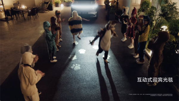 洗脑神曲刷屏全网!“全能车王”问界M8精准“拿捏”三代人