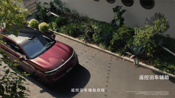 洗脑神曲刷屏全网!“全能车王”问界M8精准“拿捏”三代人