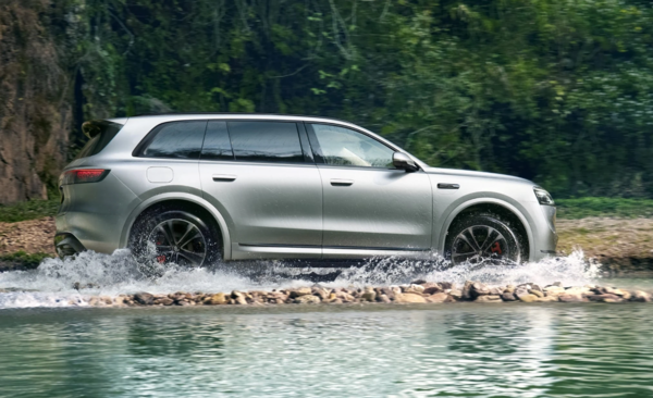 又一爆款来袭!问界M8交付超2万 销量持续霸榜40万级