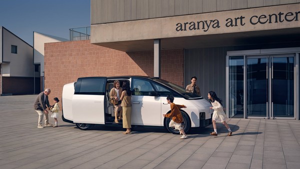 理想MEGA大定超7000，10%用户对比问界M9