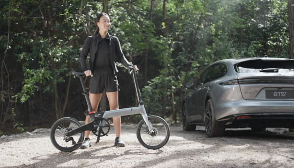 蔚来联手Lemmo发布Zero碳纤维电单车