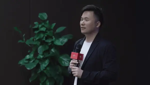 周钘离职引热议，微博寻工作遭关注