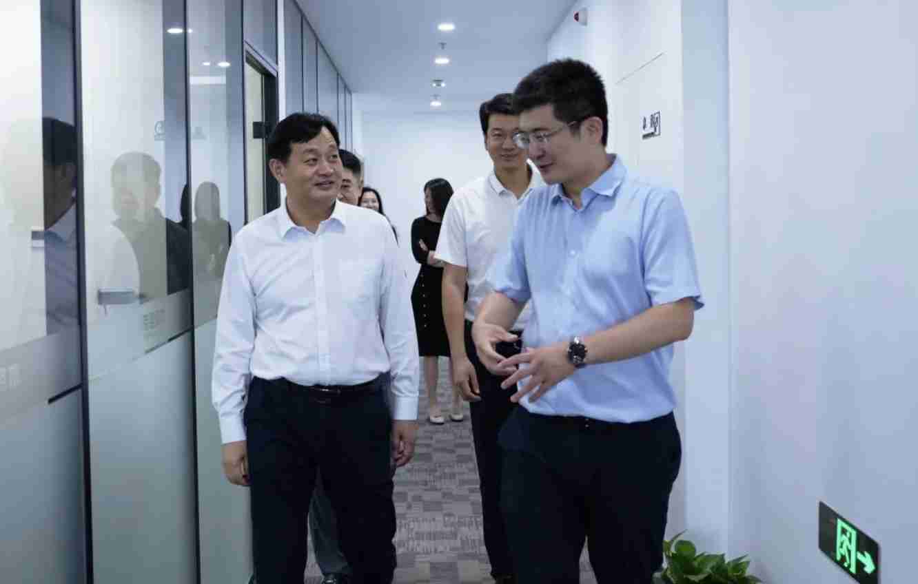 青岛市政府副市长赵胜村一行莅临京铭资本考察调研