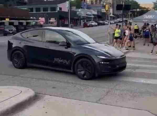 特斯拉Robotaxi将于6月22日上线 无人驾驶测试车曝光