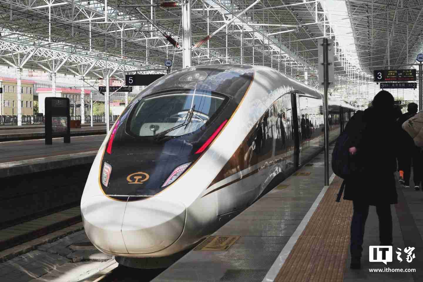 2025 年全国铁路暑期运输 7 月 1 日启动：预计发送旅客 9.53 亿人次，同比增长 5.8%