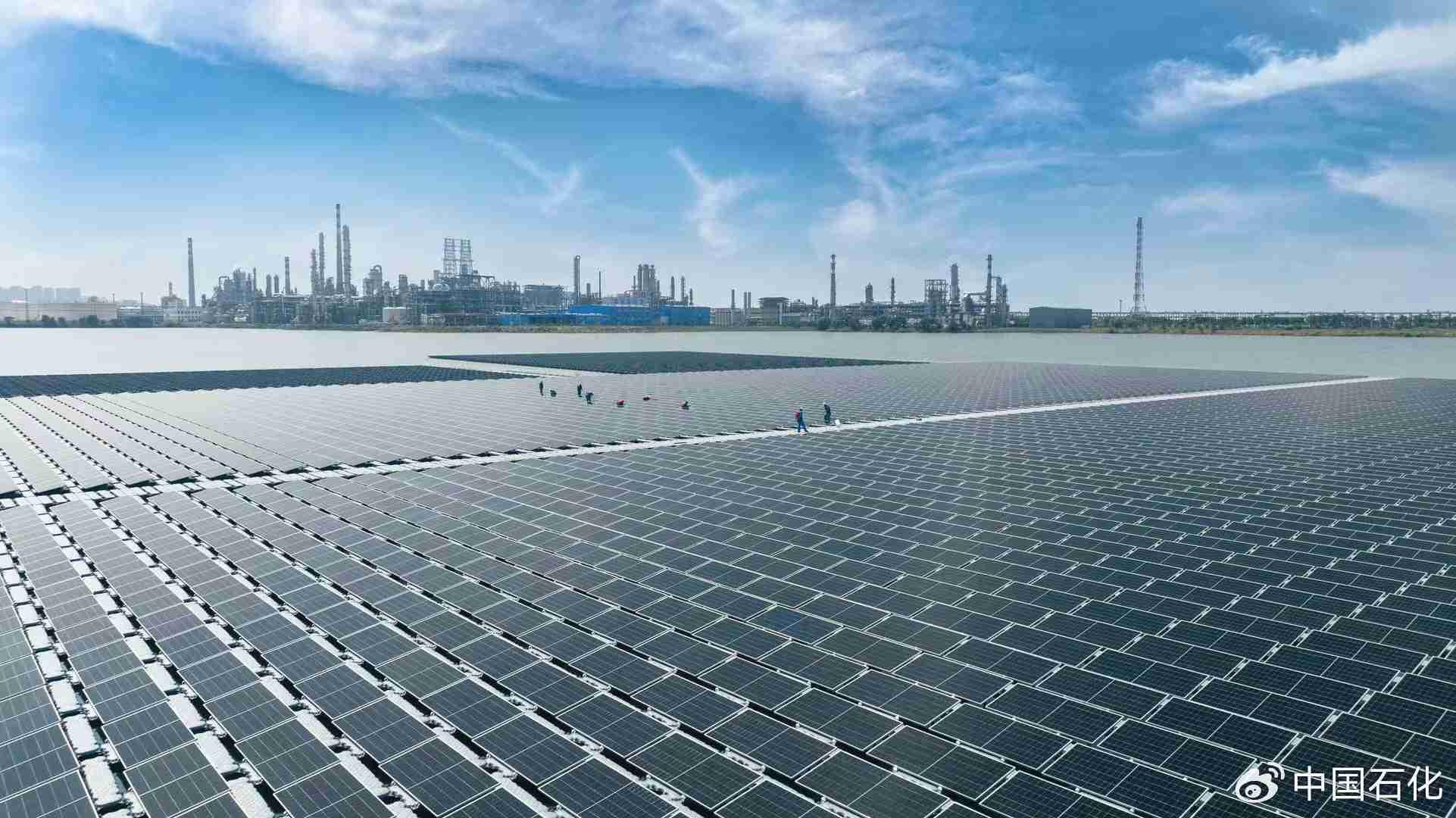 中国首座海水漂浮式光伏项目建成投用,年发绿电 1670 万千瓦时