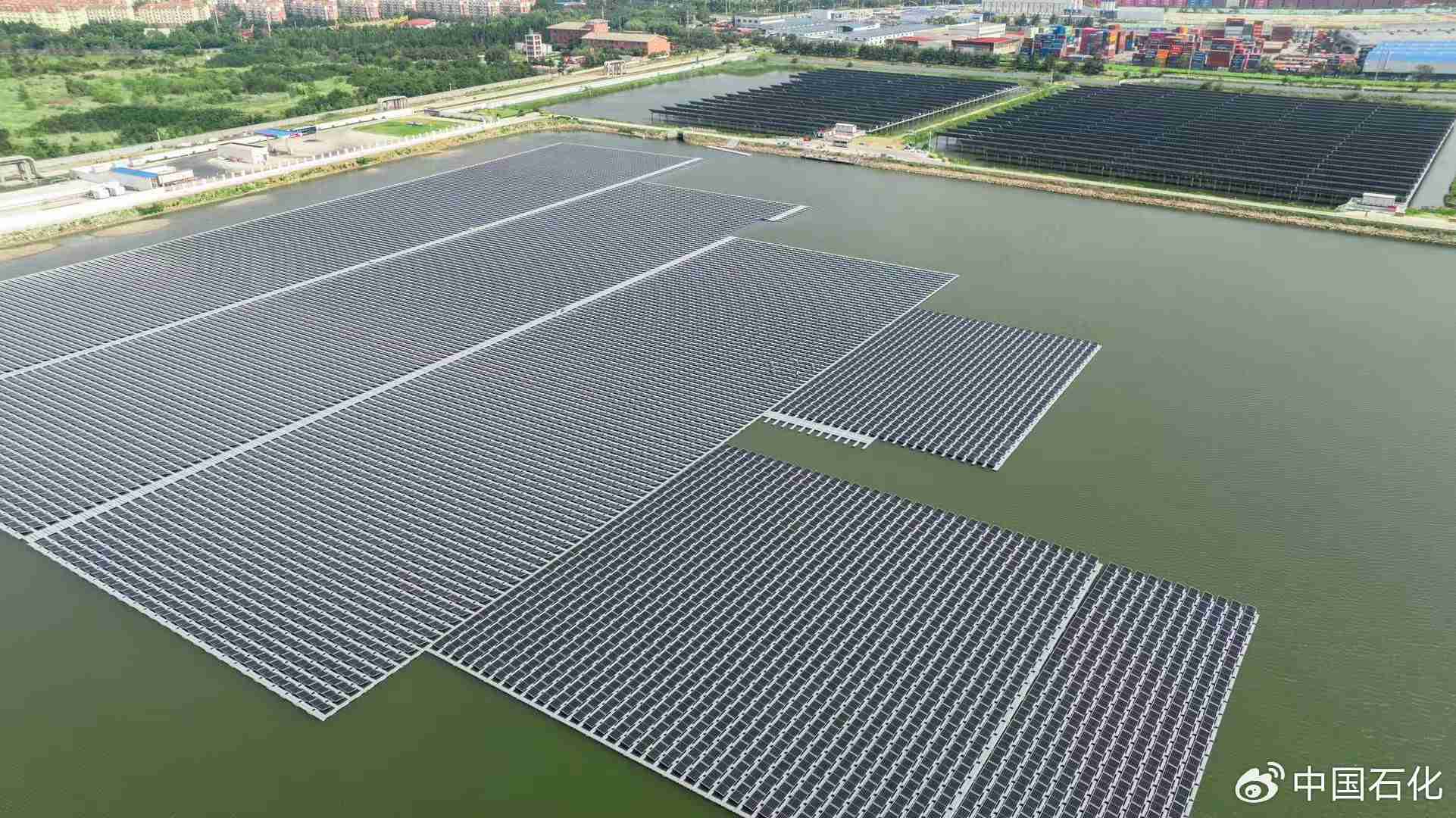 中国首座海水漂浮式光伏项目建成投用,年发绿电 1670 万千瓦时