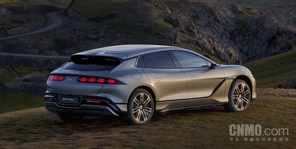 赵心童代言腾势Z9GT斯诺克新星跨界合作