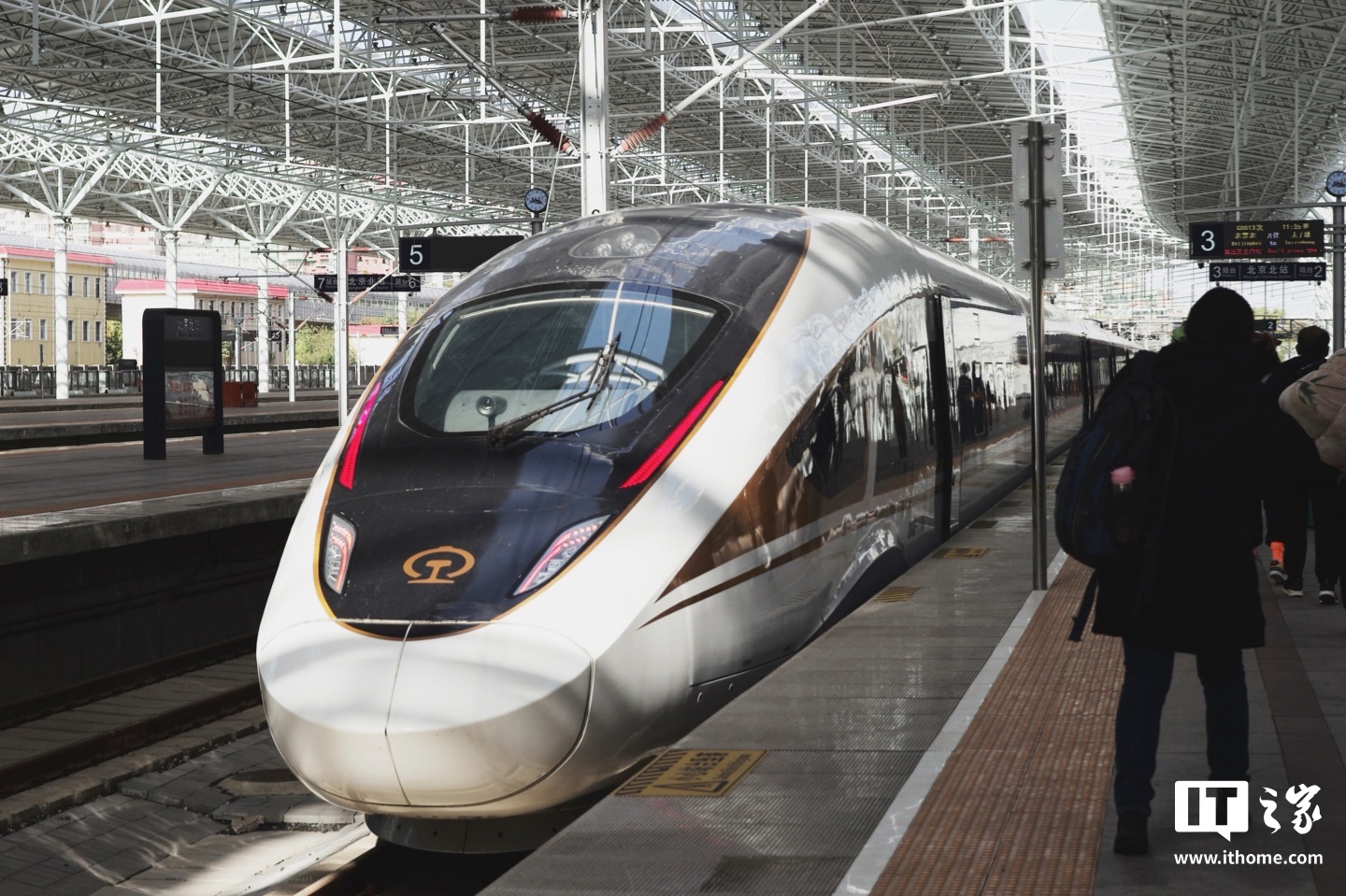 全国铁路投资3559亿，多项目加速推进