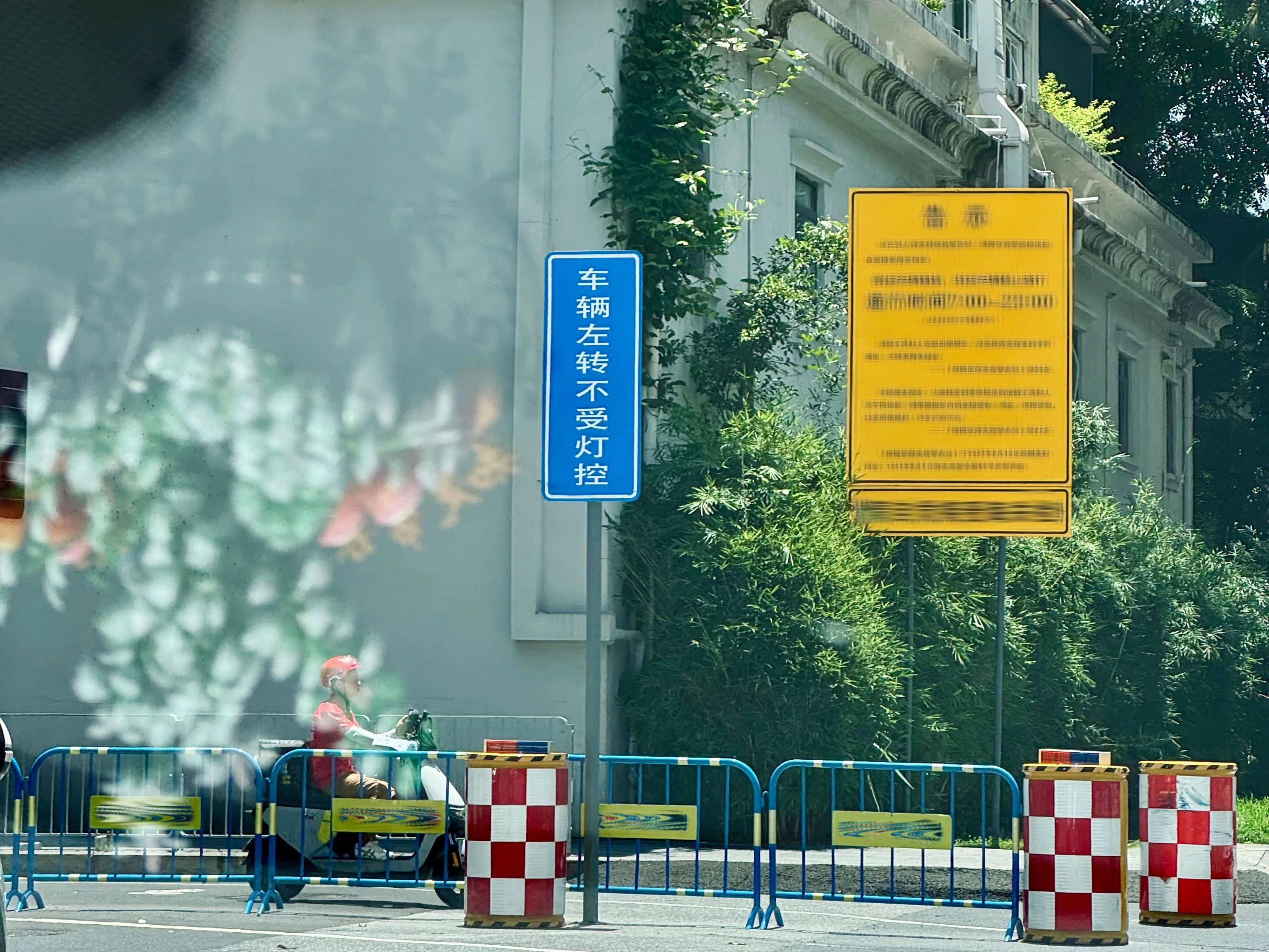 让AI先学会害怕，再握紧方向盘