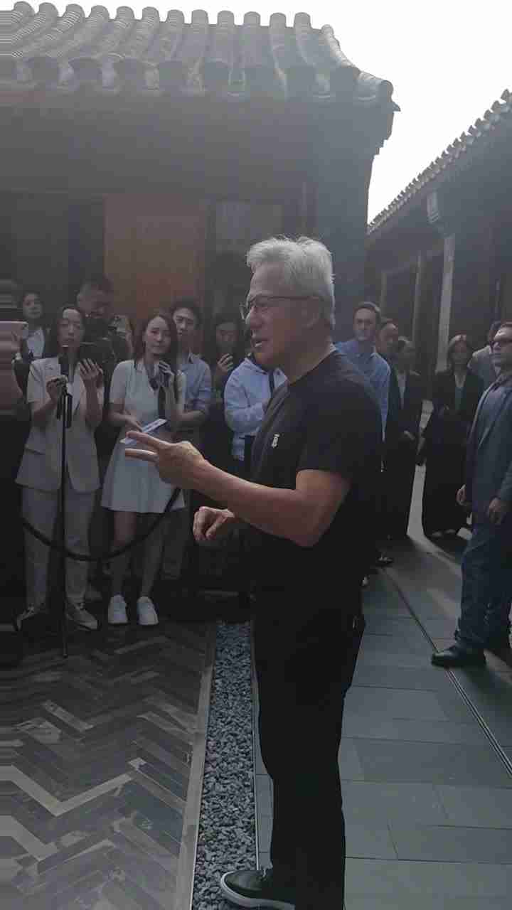 黄仁勋回应是否与宇树科技合作，称小米比亚迪出机器人也不意外