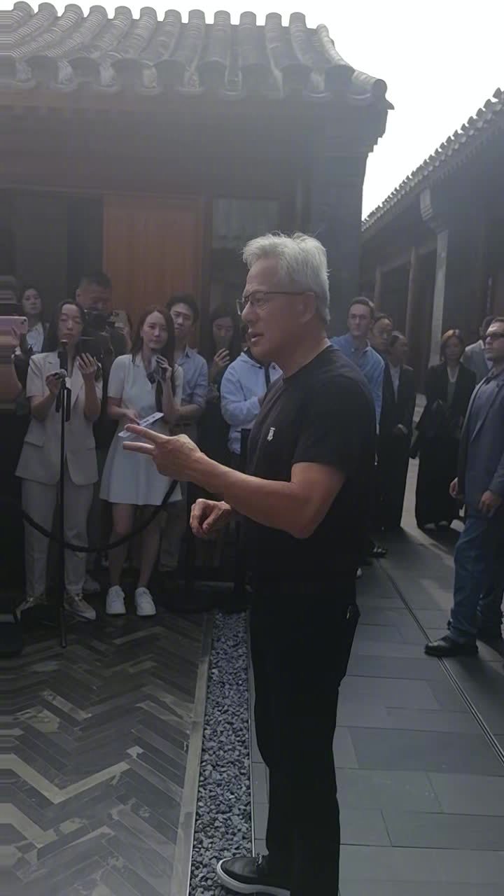 黄仁勋回应宇树合作，小米比亚迪造机器人正常