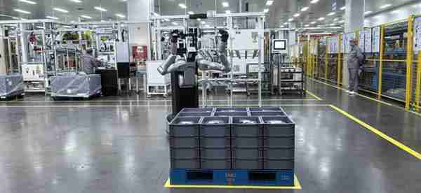 见证具身智能技术重要里程碑  智元A2-W从实验室走向产线