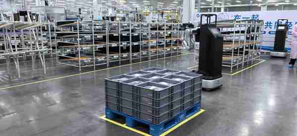 见证具身智能技术重要里程碑  智元A2-W从实验室走向产线