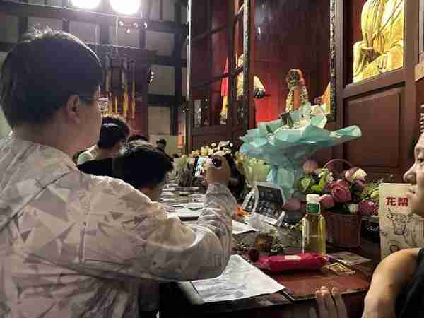 网友又整活!带游戏战绩纪念诸葛亮 成都武侯祠回应