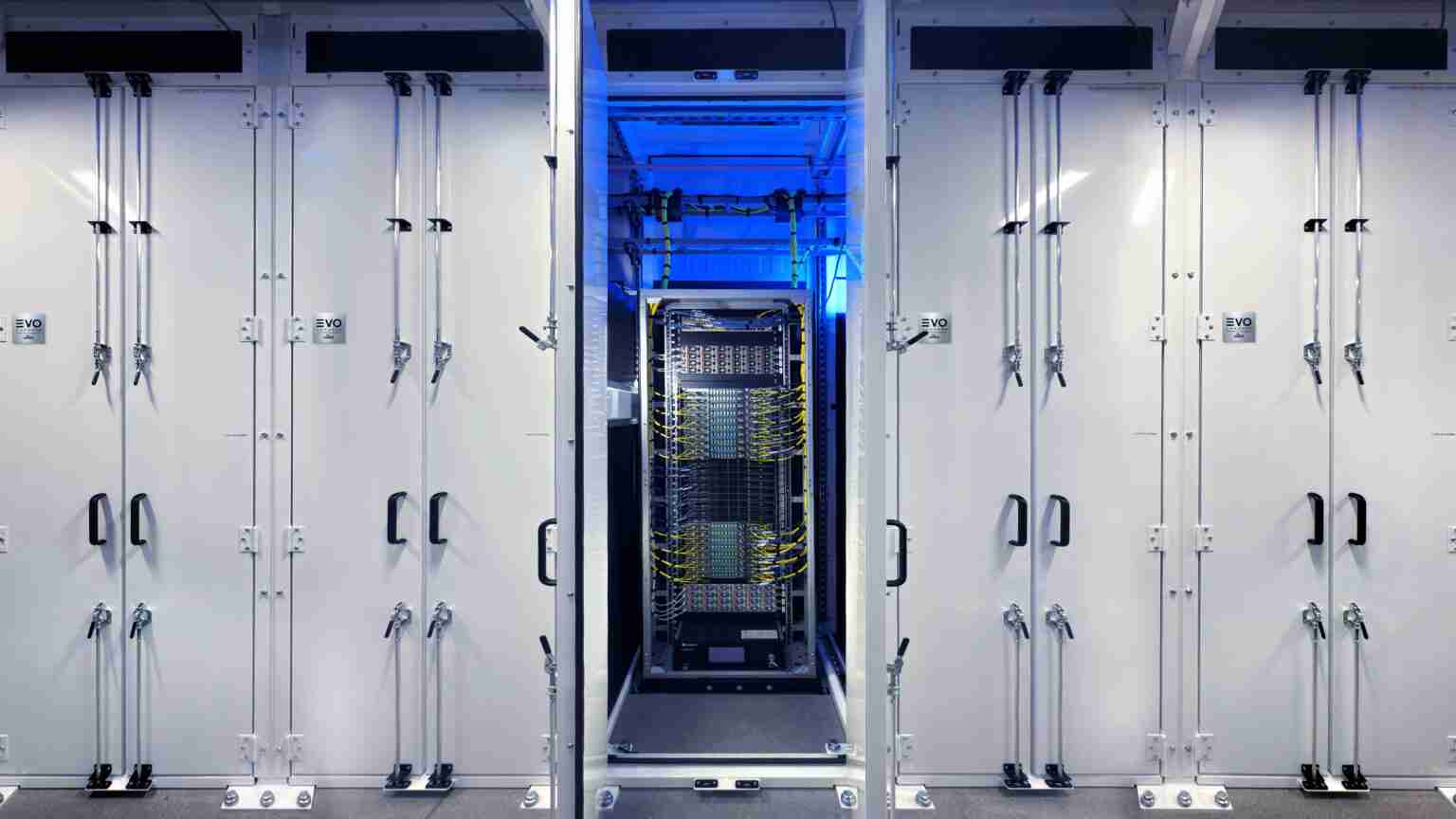 云服务新贵 CoreWeave 拔得头筹：率先部署英伟达 GB300 NVL72 系统