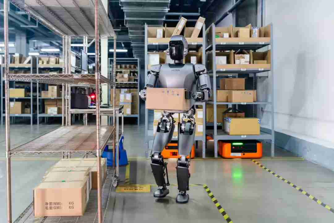 全球人形机器人企业最大采购订单：优必选科技拿下，金额近 1 亿