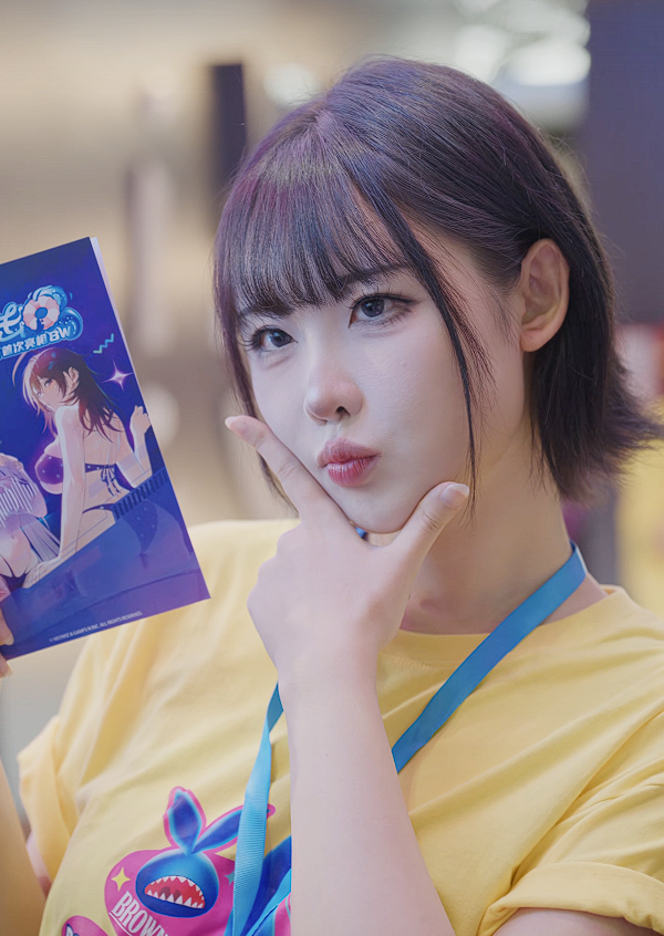 B站百万Coser爆火，韩国小姐姐走红内幕