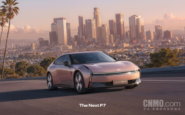 小鹏P7星暮紫配色亮相何小鹏赞高级浪漫