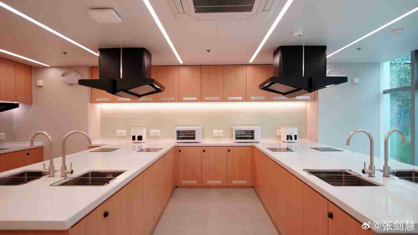 卢伟冰：小米青年公寓今天正式落成启用，实现“为奋斗者筑家”承诺