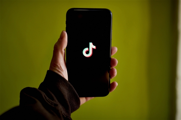 周杰伦抖音首秀：粉丝暴涨，概念股翻倍